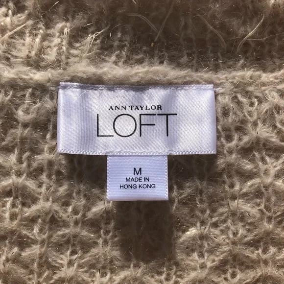 Ann Taylor Loft Women’s Shrug Sweater Size M. Cream Color with Hint of Pink. - Picture 3 of 8